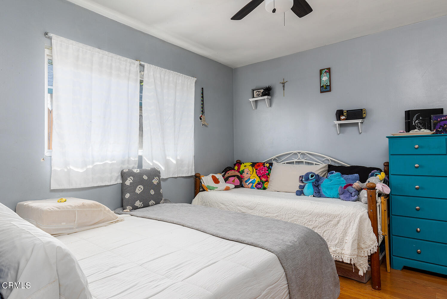 504 North Catalina Avenue Pasadena, CA 91106 - Photo 29 of 42 a bedroom with a bed and a tv
