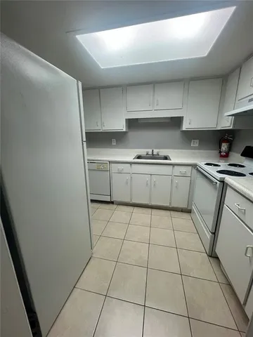 a view of entryway door of the house