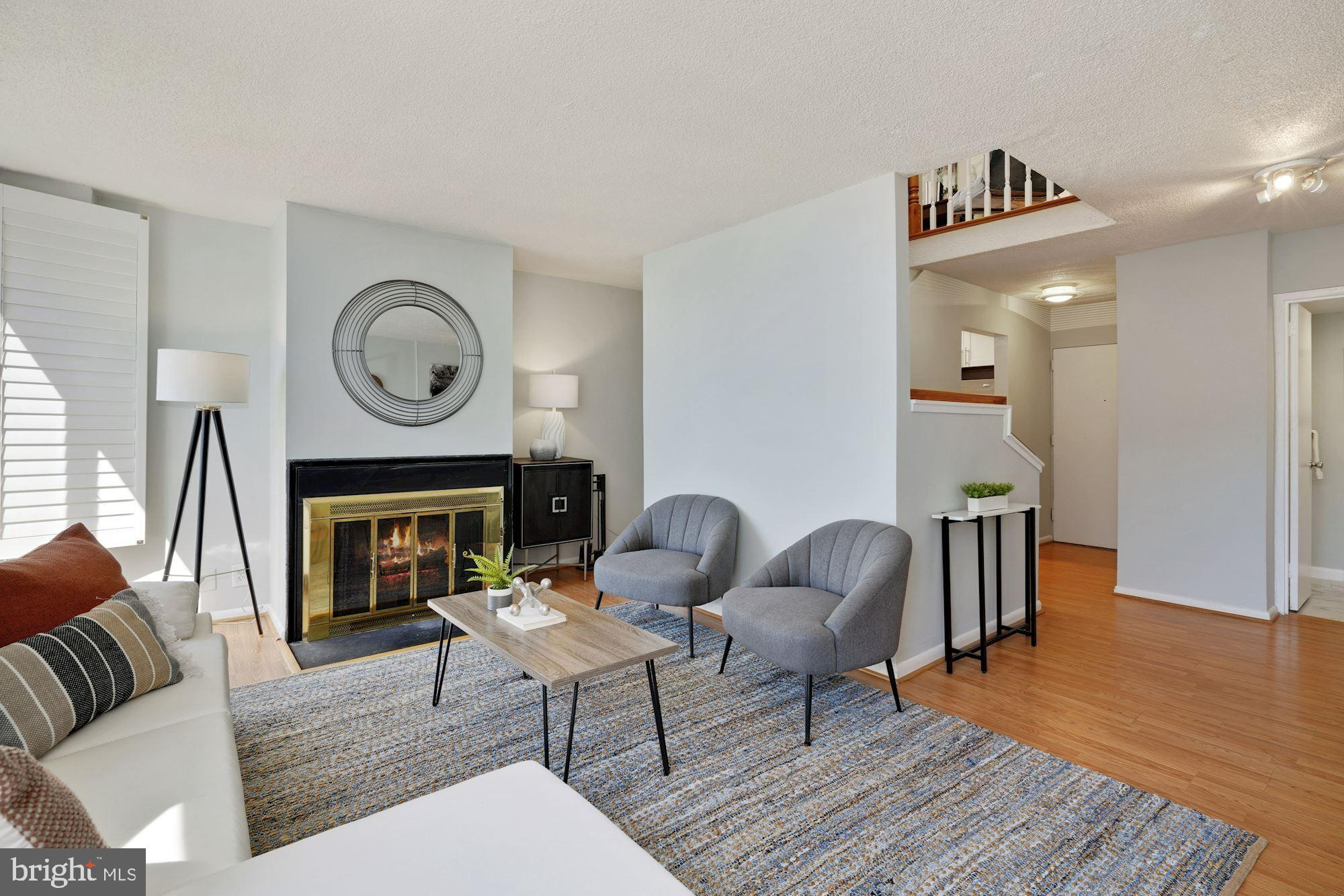 1800 R Street Northwest, Unit 806 Washington, DC 20009 - Photo 6 of 25 Living room