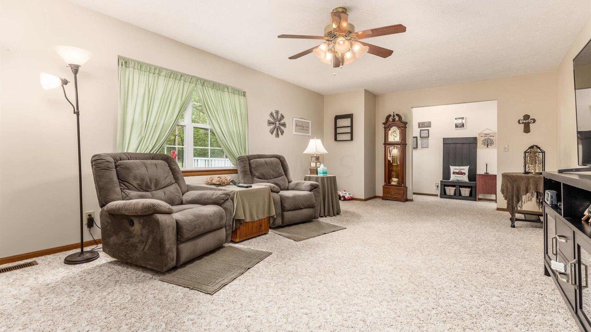 13810 Flint Ridge Road Southeast Newark, OH 43056 - Photo 4 of 27 13810 Flint Ridge Rd- Living room 3