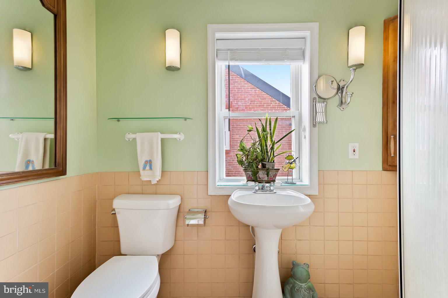 205 South Exeter Street Baltimore, MD 21202 - Photo 14 of 58 Third Floor Full Bath