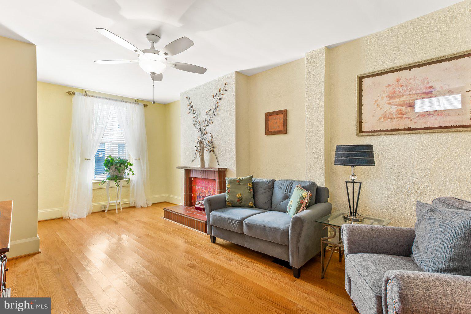 205 South Exeter Street Baltimore, MD 21202 - Photo 30 of 58 1st Floor Living Room