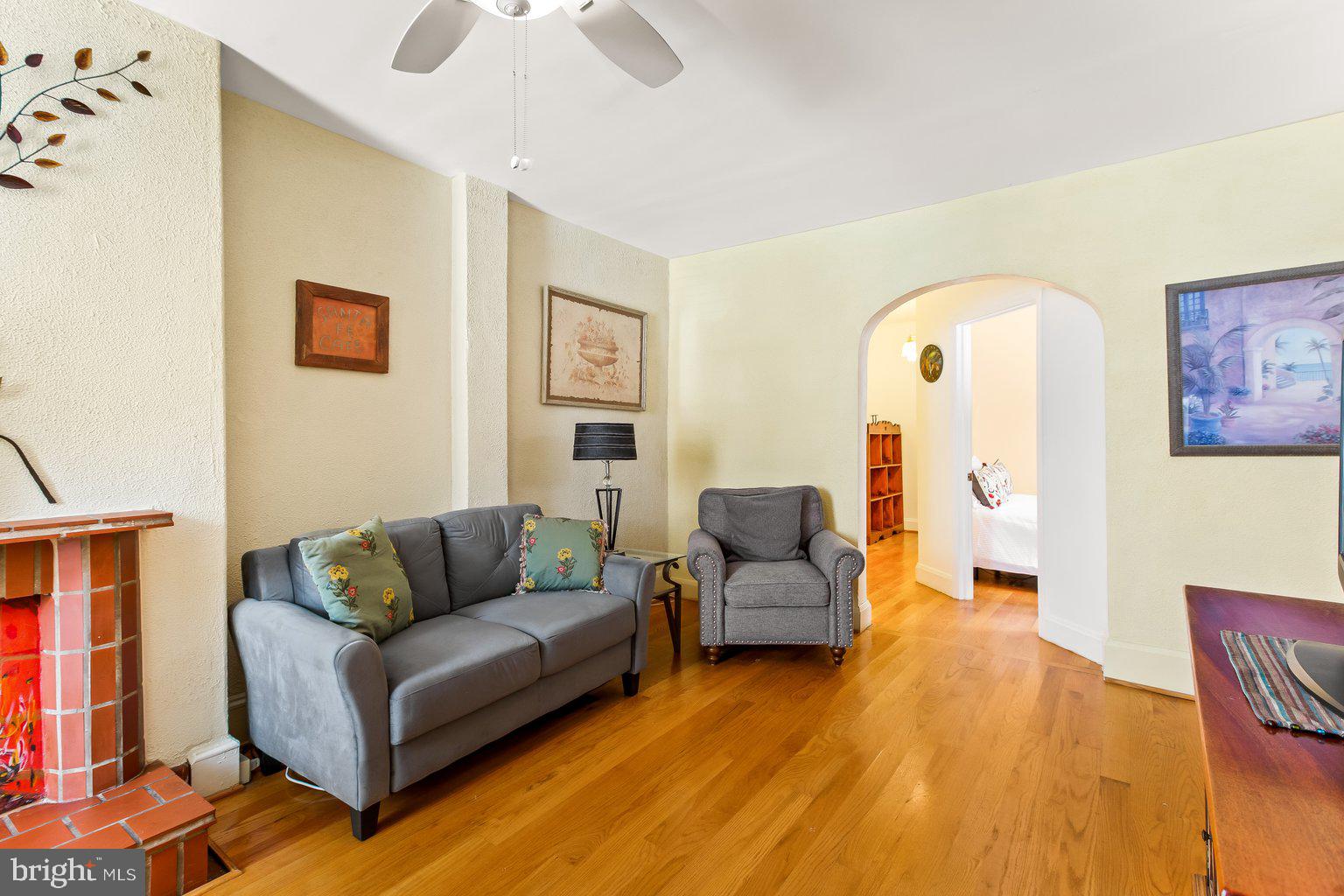 205 South Exeter Street Baltimore, MD 21202 - Photo 32 of 58 1st Floor Living Room