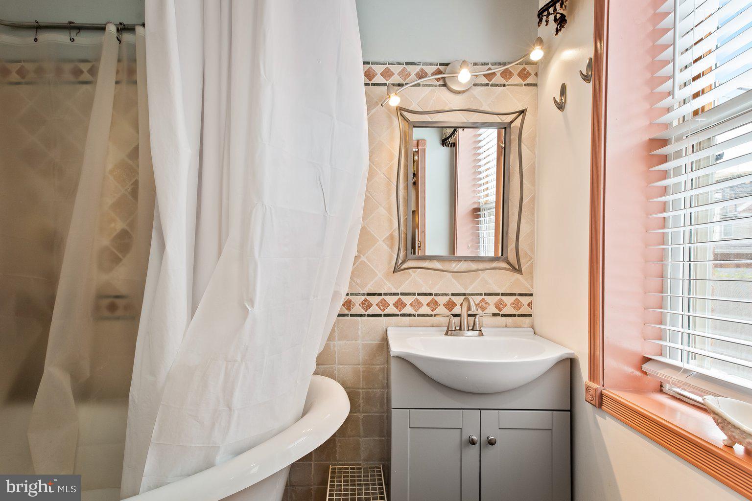 205 South Exeter Street Baltimore, MD 21202 - Photo 41 of 58 1st Floor Full Bath