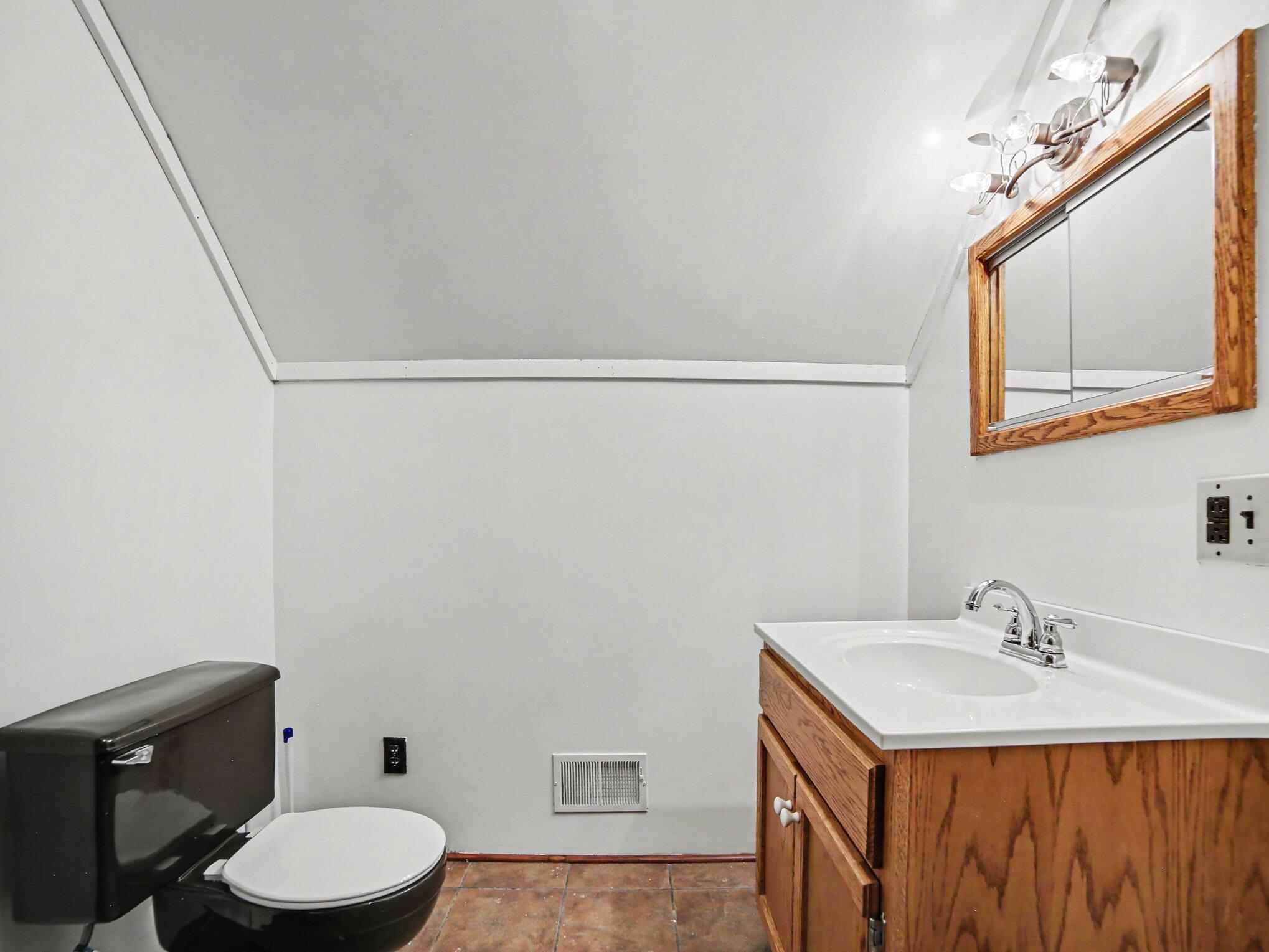 6945 West Shelby Road Shelby, MI 49455 - Photo 28 of 45 Half Bath between upstairs bedrooms