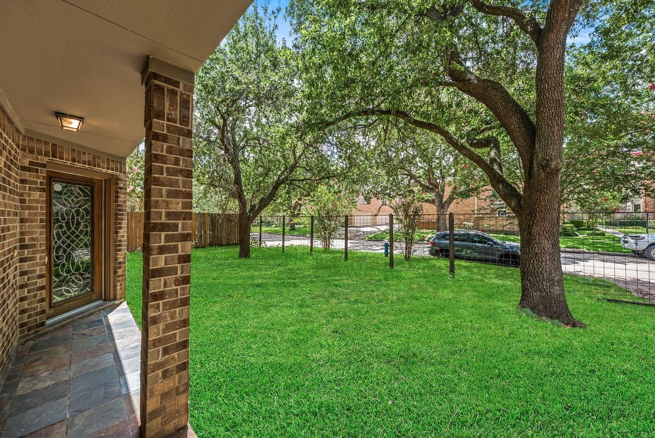 4018 Childress Street Houston, TX 77005 - Photo 2 of 20