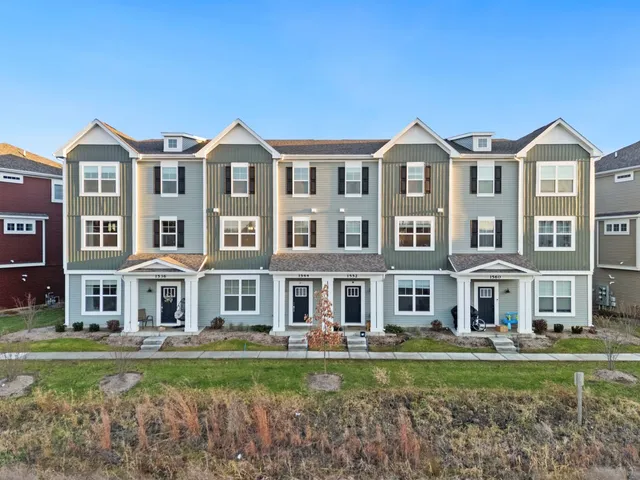 $399,000 | 1544 Syracuse Drive, Grayslake, IL 60030