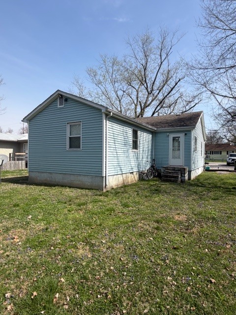 405 South Wooldridge Road Hopkinsville, KY 42240 - Photo 3 of 16 a house view with backyard space