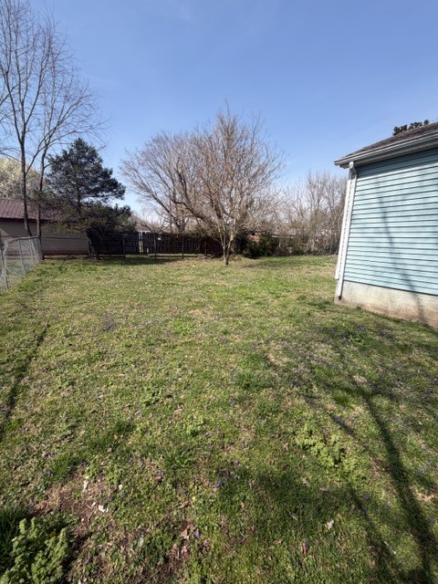 405 South Wooldridge Road Hopkinsville, KY 42240 - Photo 4 of 16 a view of backyard with green space
