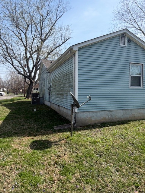 405 South Wooldridge Road Hopkinsville, KY 42240 - Photo 5 of 16 a backyard of a house