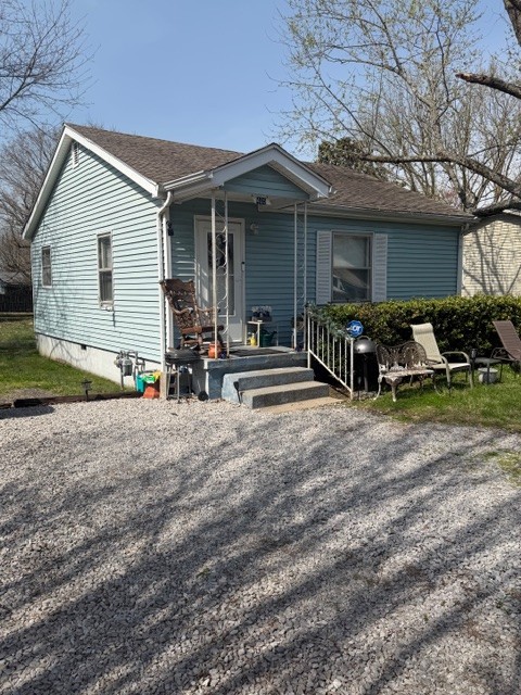 405 South Wooldridge Road Hopkinsville, KY 42240 - Photo 6 of 16 a front view of a house with garden