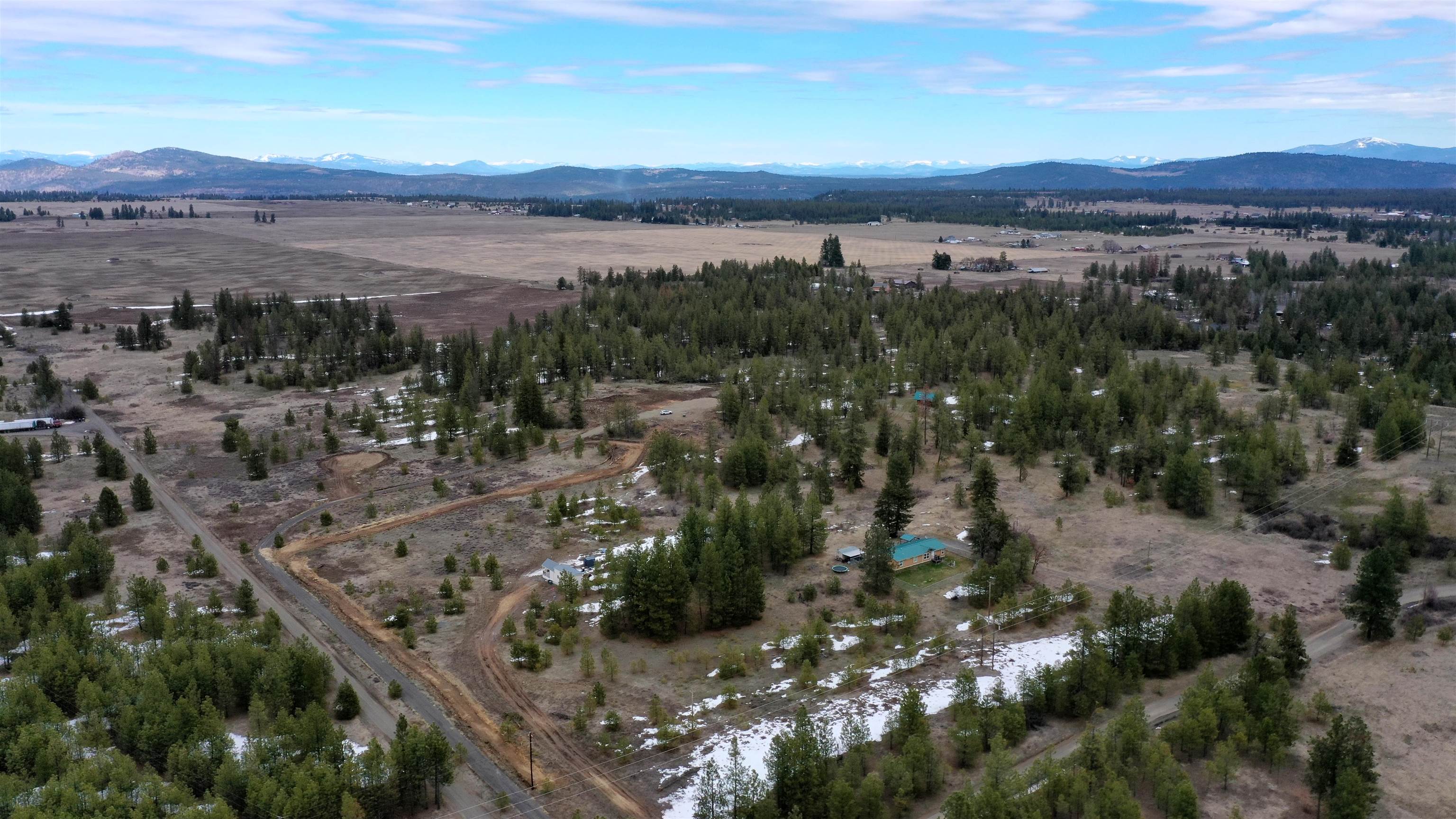 18324 West Burnett Road Nine Mile Falls, WA 99026 - Photo 1 of 34