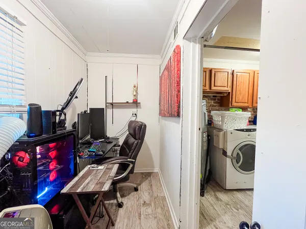 a view of entryway with a door