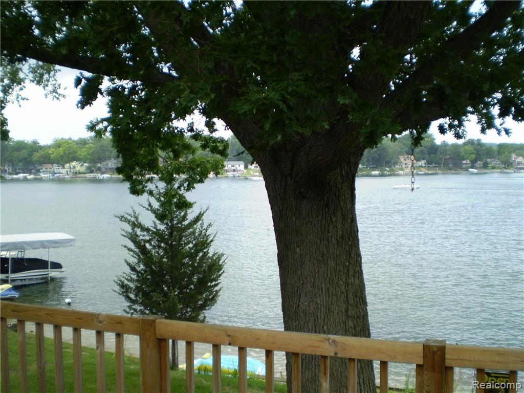 2913 Lansdowne Road Waterford, MI 48329 - Photo 8 of 24