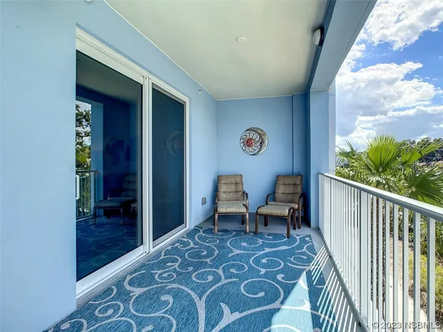 an aerial view of a tennis ground