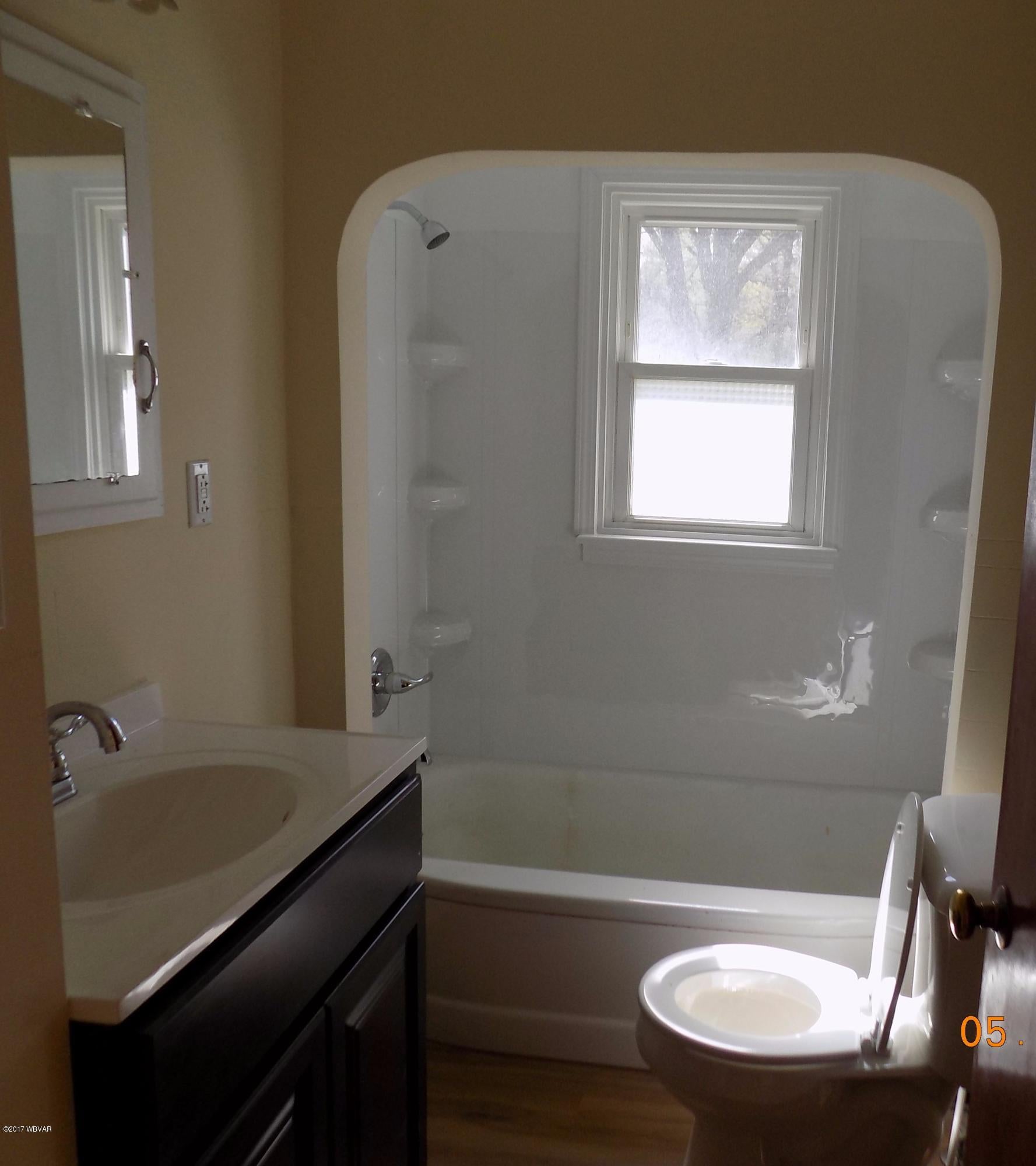 2400 Northway Rd Extension Williamsport, PA 17701 - Photo 7 of 14 Bath