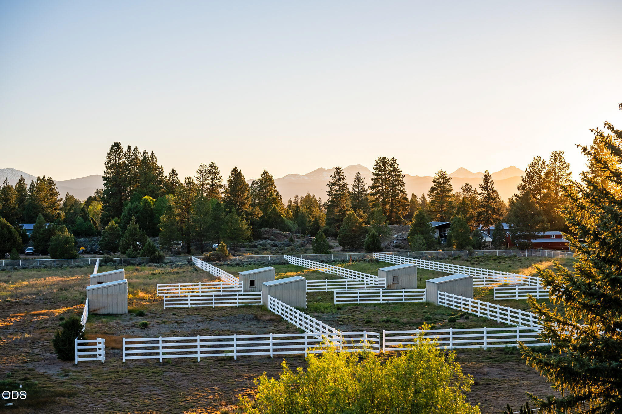 21955 Rickard Road Bend, OR 97702 - Photo 45 of 50