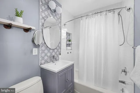 $859,000 | 511 East Nelson Avenue, Alexandria, VA 22301