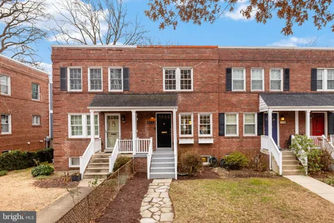 $859,000 | 511 East Nelson Avenue, Alexandria, VA 22301