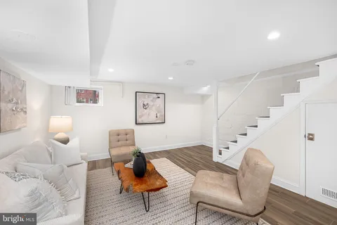 $859,000 | 511 East Nelson Avenue, Alexandria, VA 22301