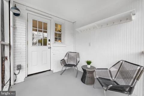 $859,000 | 511 East Nelson Avenue, Alexandria, VA 22301