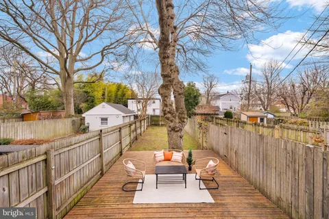 $859,000 | 511 East Nelson Avenue, Alexandria, VA 22301