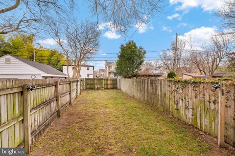 $859,000 | 511 East Nelson Avenue, Alexandria, VA 22301