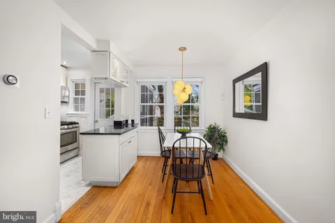$859,000 | 511 East Nelson Avenue, Alexandria, VA 22301