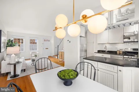 $859,000 | 511 East Nelson Avenue, Alexandria, VA 22301