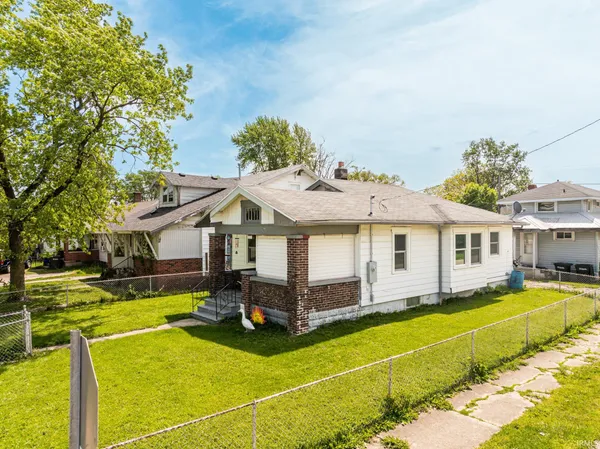 $72,500 | 221 West Memorial Drive, Muncie, IN 47302