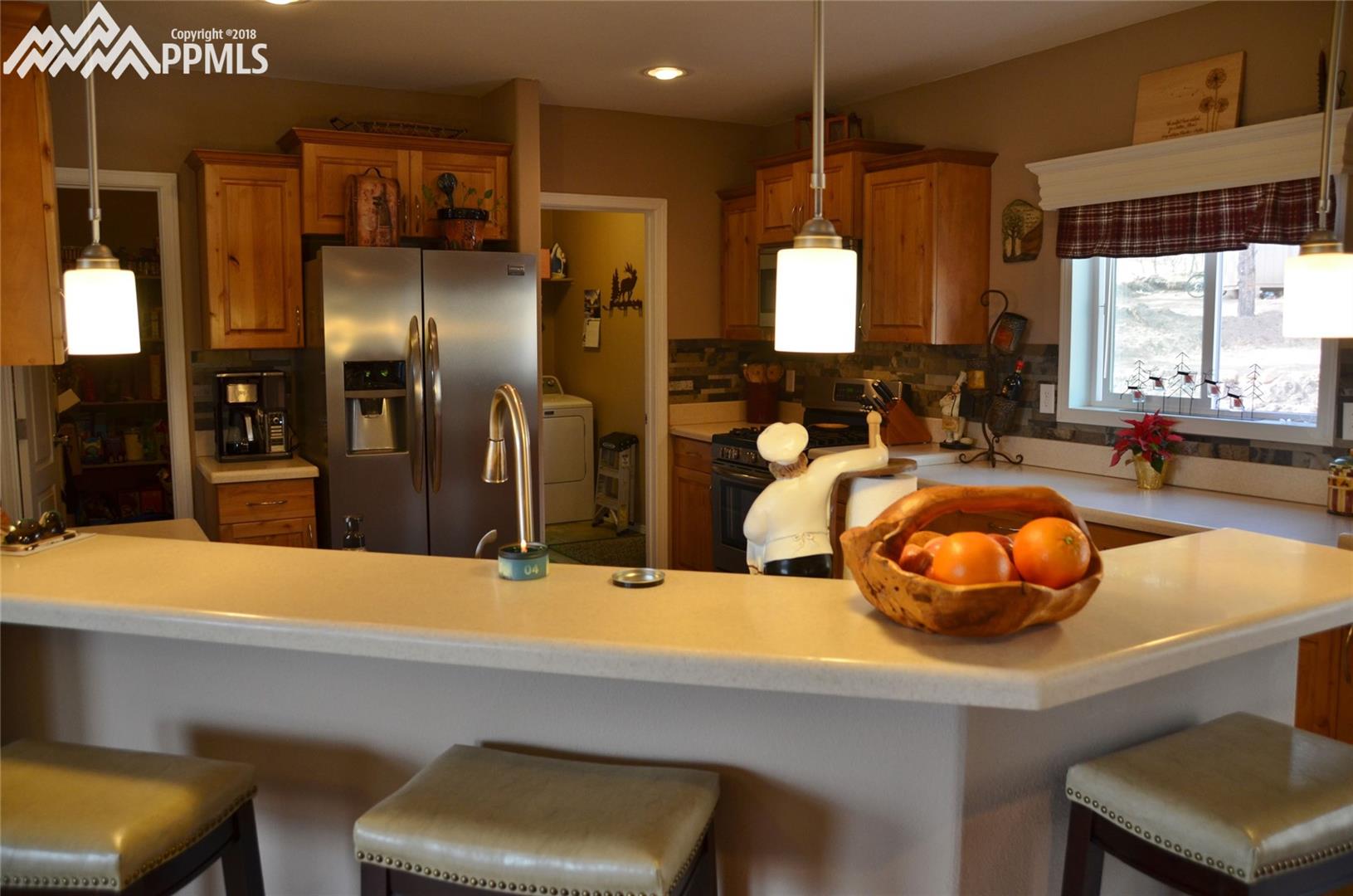 137 Pike View Road Florissant, CO 80816 - Photo 8 of 36 Breakfast Counter