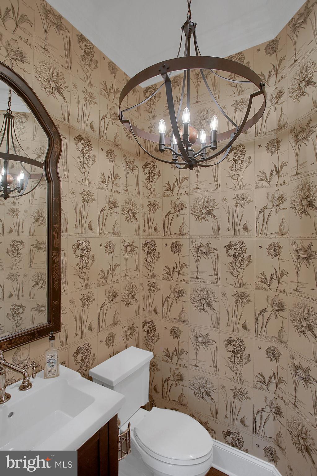 2746 Colonial Road Harrisburg, PA 17112 - Photo 13 of 34 Bathroom