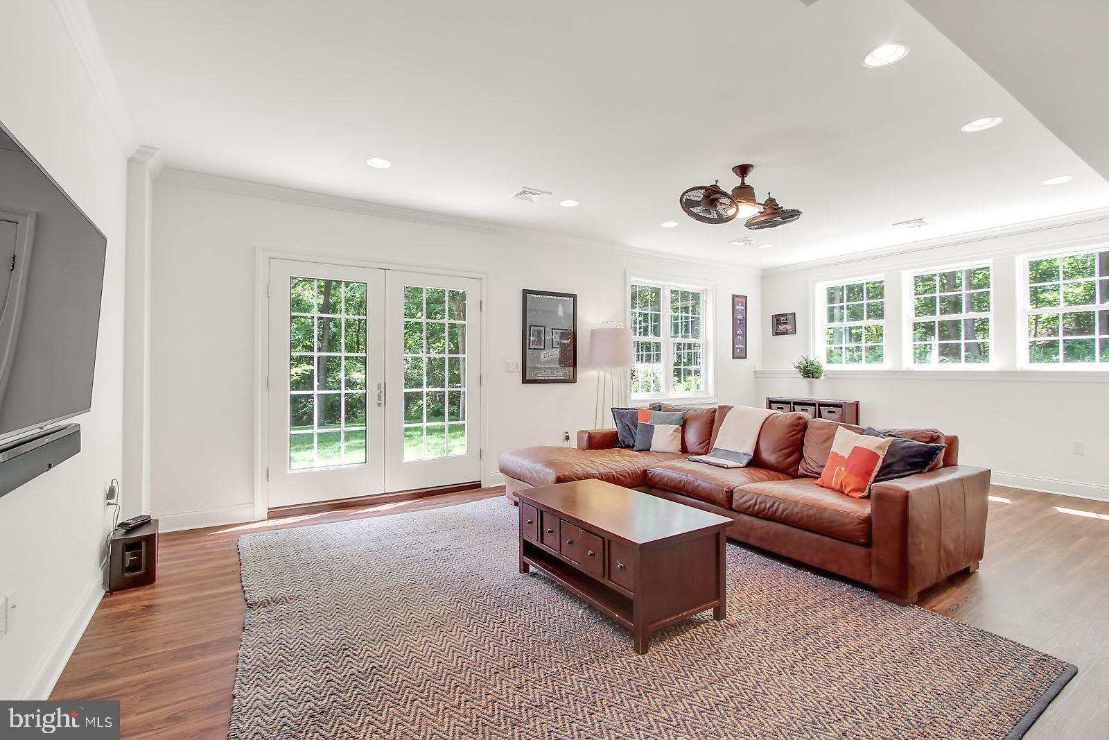 2746 Colonial Road Harrisburg, PA 17112 - Photo 25 of 34 Family Room