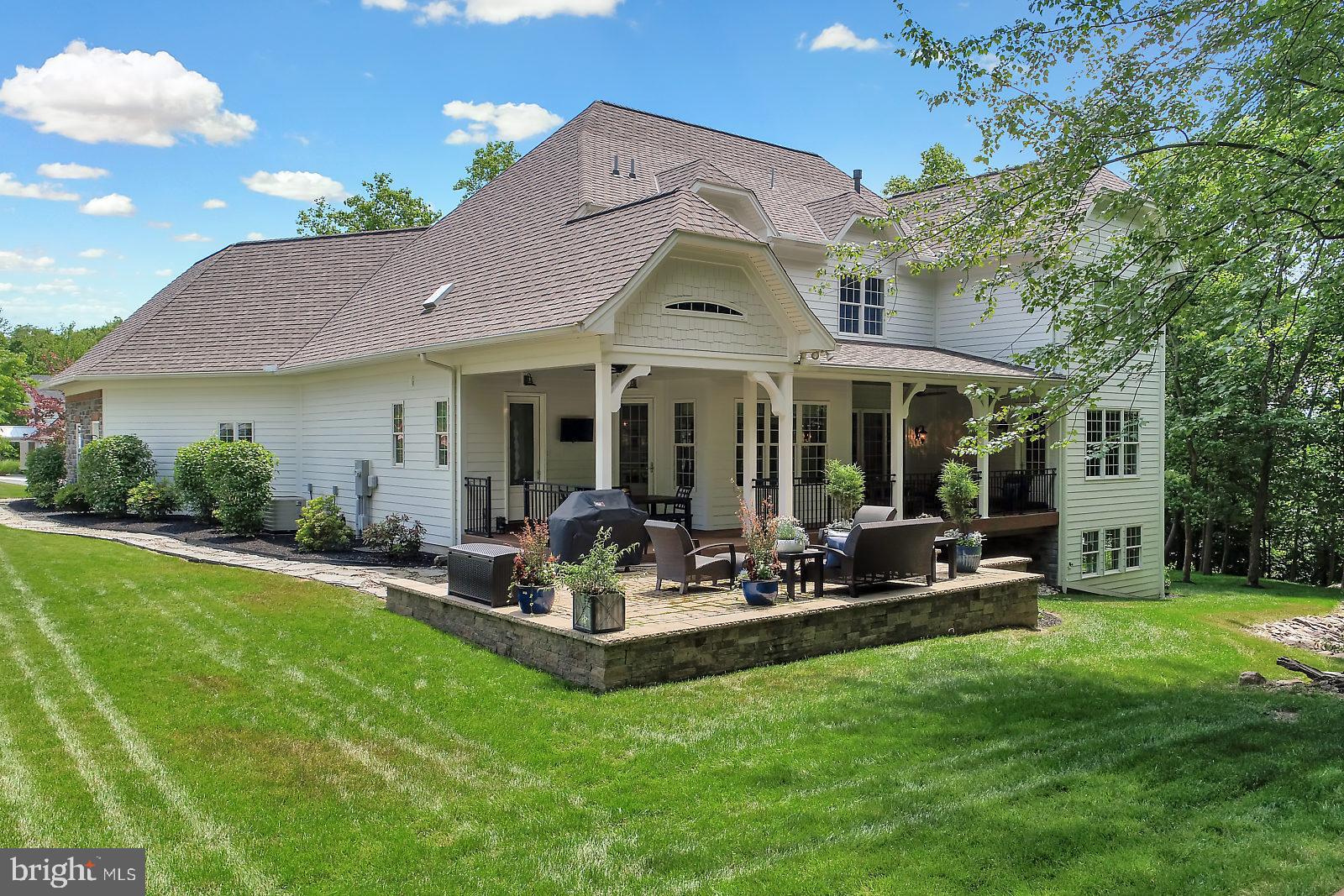2746 Colonial Road Harrisburg, PA 17112 - Photo 30 of 34 Patio