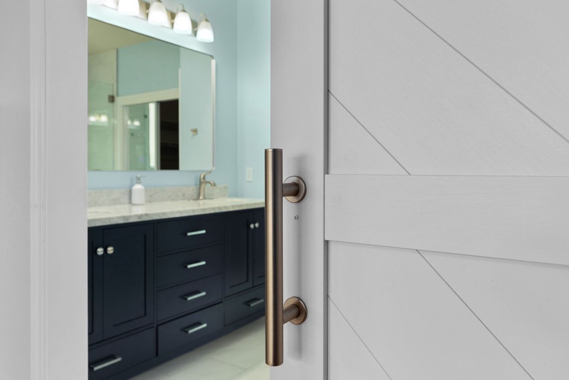 701 Old Ravine Court Round Rock, TX 78665 - Photo 16 of 40 Full bathroom with double vanity