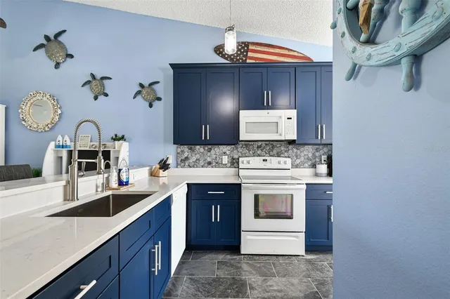 $259,000 | 4210 Caddie Drive East, Unit 202, Bradenton, FL 34203