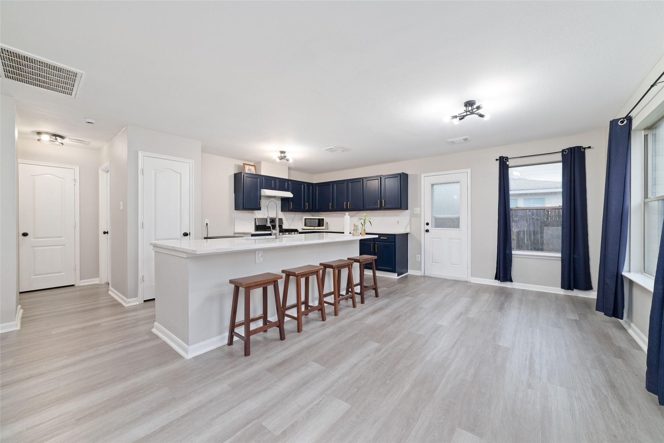 527 Remington Point Court Houston, TX 77073 - Photo 6 of 25