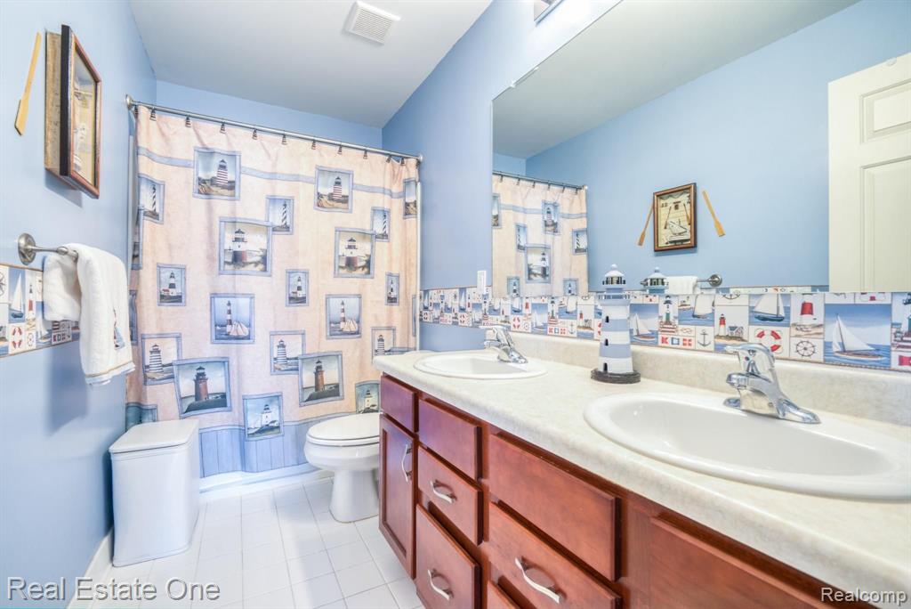 3751 Hogan Circle Rochester Hills, MI 48307 - Photo 23 of 47
