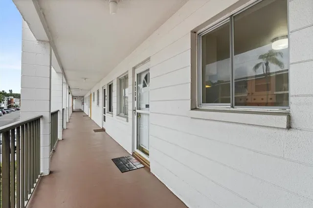 a view of livingroom with furniture
