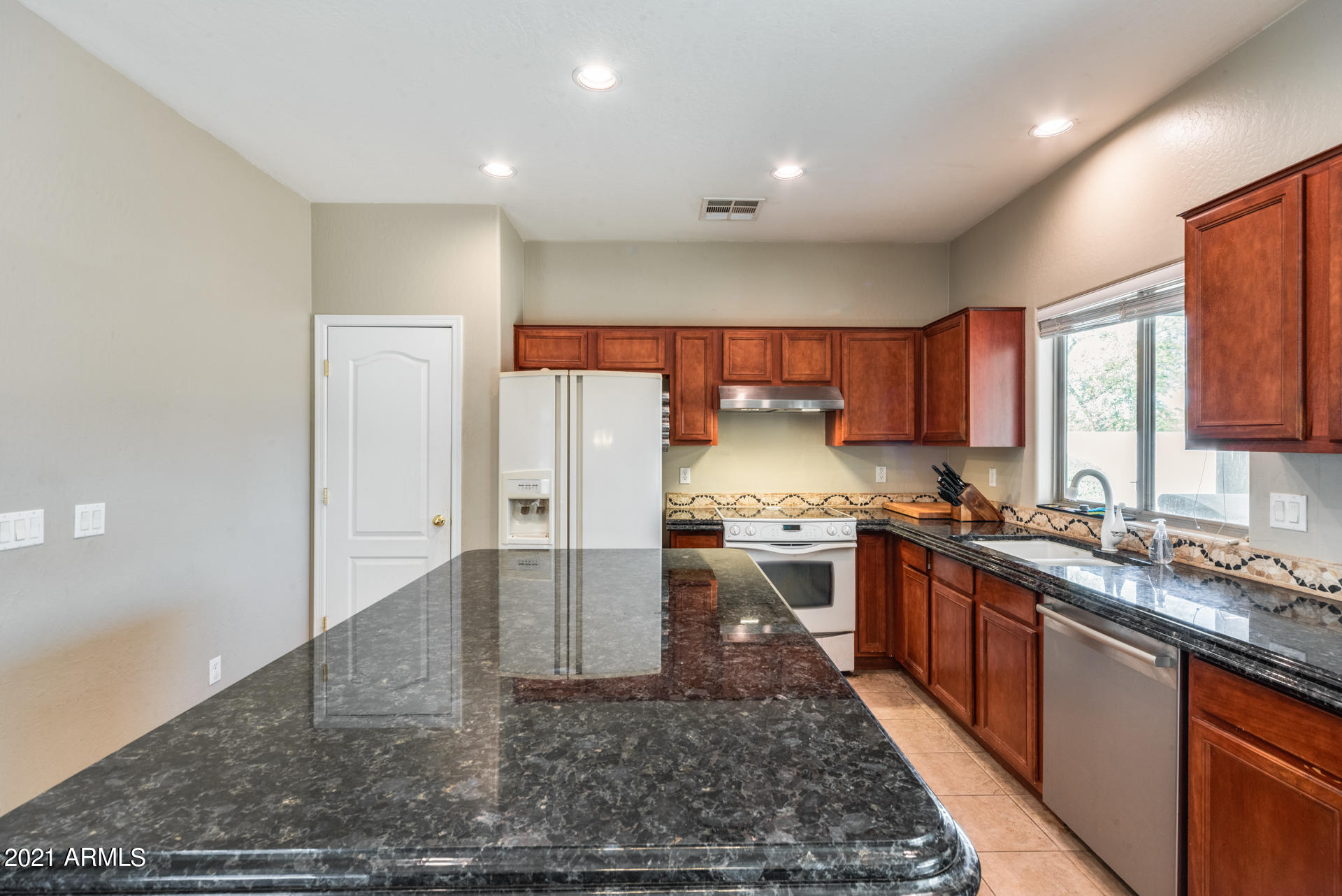 2604 West Maldonado Road Phoenix, AZ 85041 - Photo 13 of 38 ChaseCapture-18