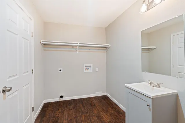 a view of utility room