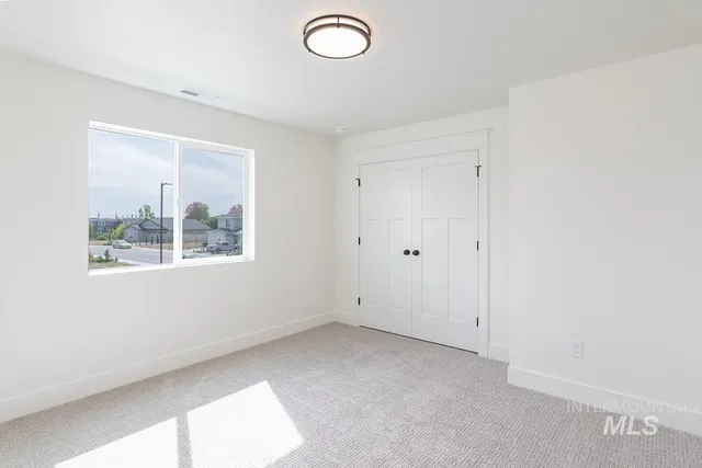 $409,900 | 1328 North Meadowglen Avenue, Meridian, ID 83642