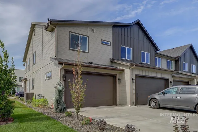 $409,900 | 1328 North Meadowglen Avenue, Meridian, ID 83642