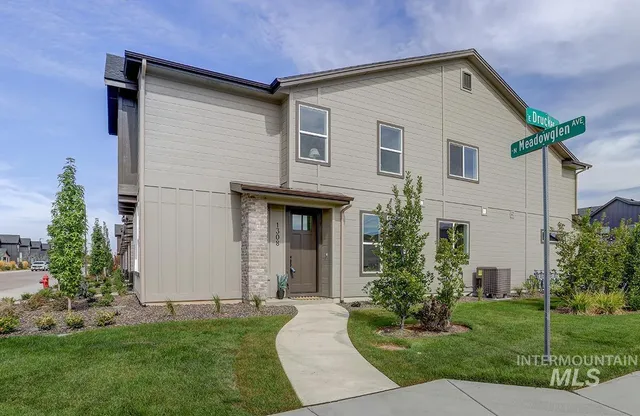 $409,900 | 1328 North Meadowglen Avenue, Meridian, ID 83642