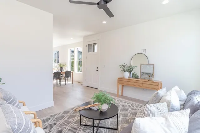 $409,900 | 1328 North Meadowglen Avenue, Meridian, ID 83642