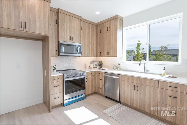 $409,900 | 1328 North Meadowglen Avenue, Meridian, ID 83642