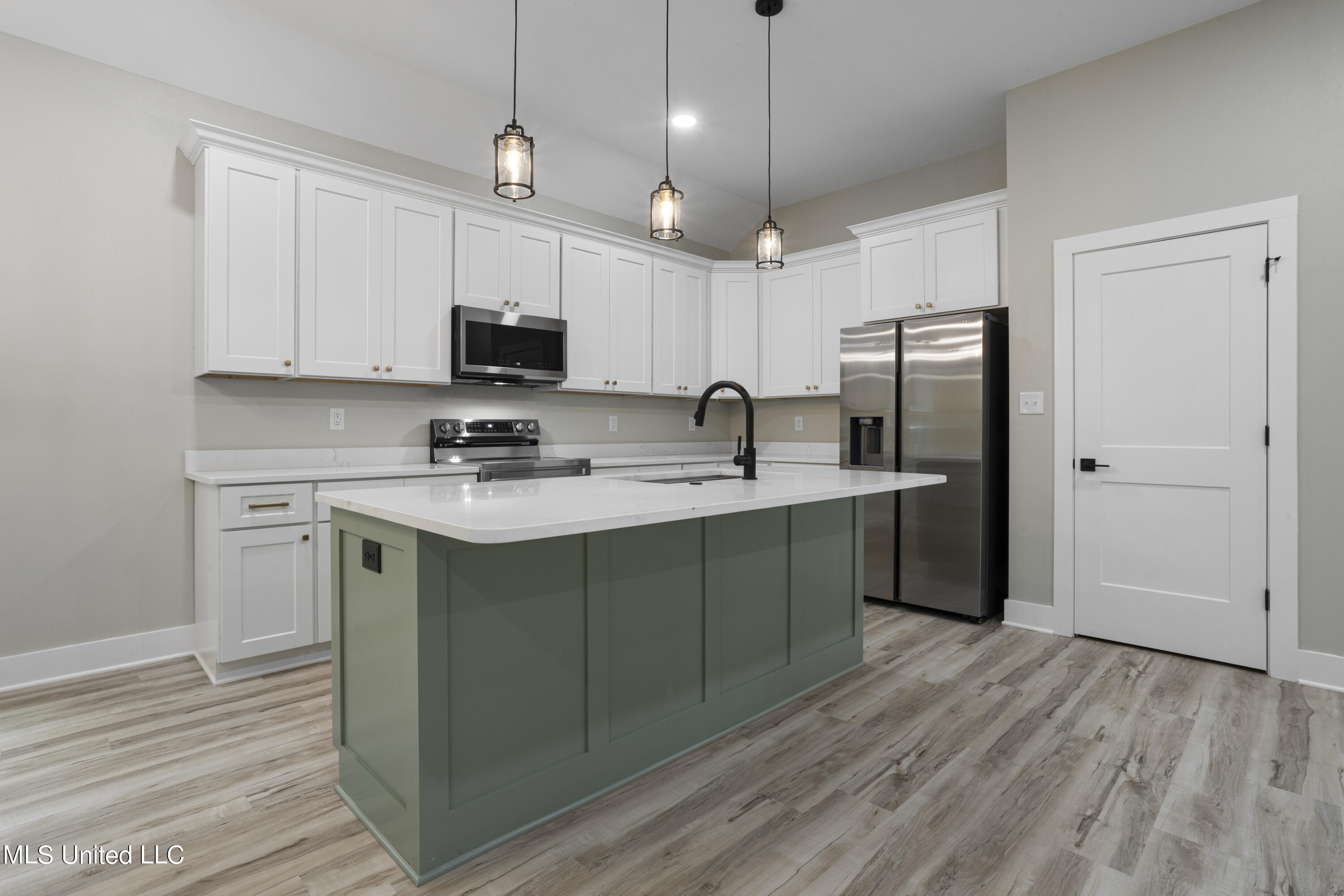 9014 Old Walnut Road Ocean Springs, MS 39564 - Photo 12 of 33 012 (2)