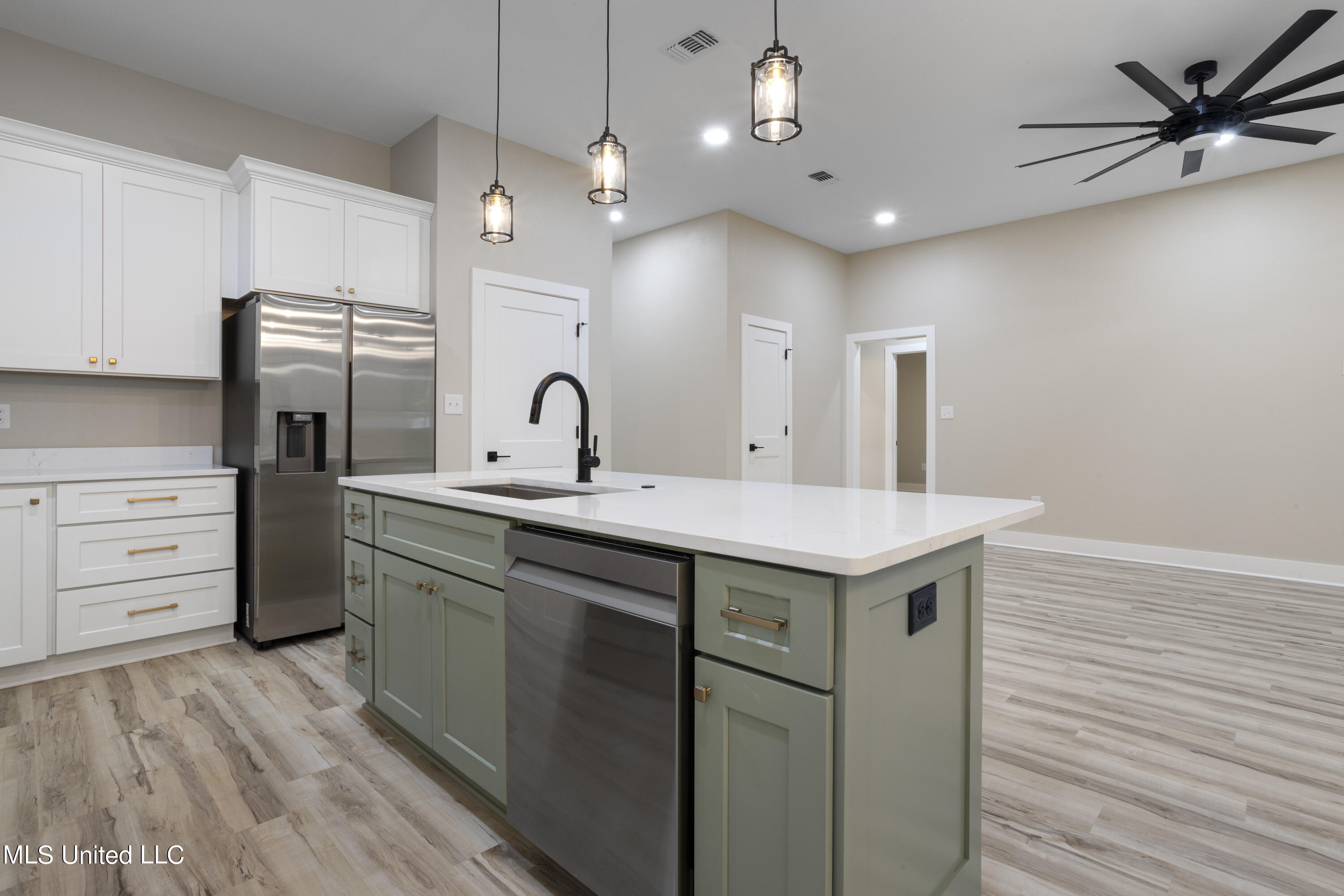 9014 Old Walnut Road Ocean Springs, MS 39564 - Photo 14 of 33 014 (1)