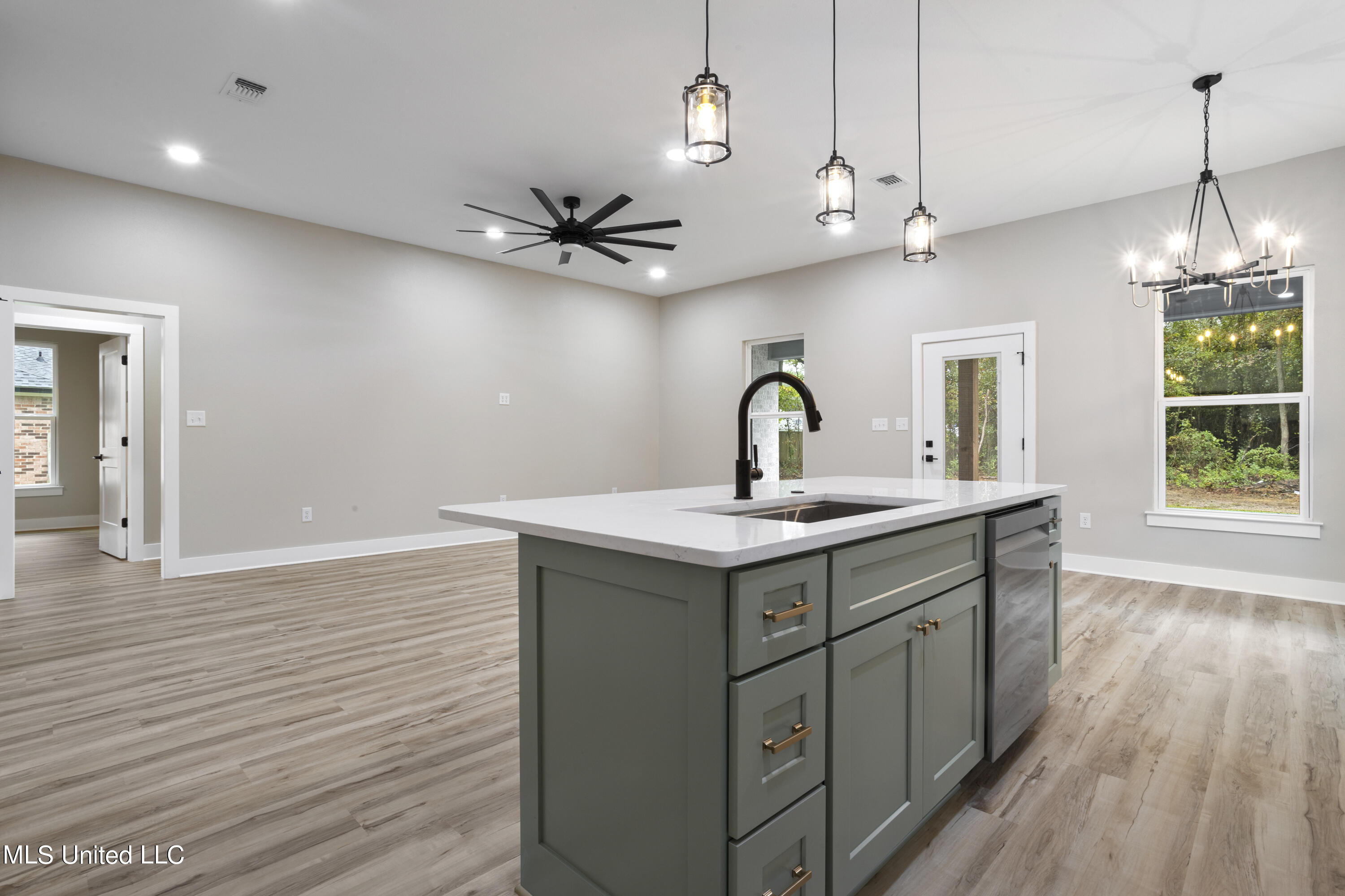 9014 Old Walnut Road Ocean Springs, MS 39564 - Photo 15 of 33 015 (1)