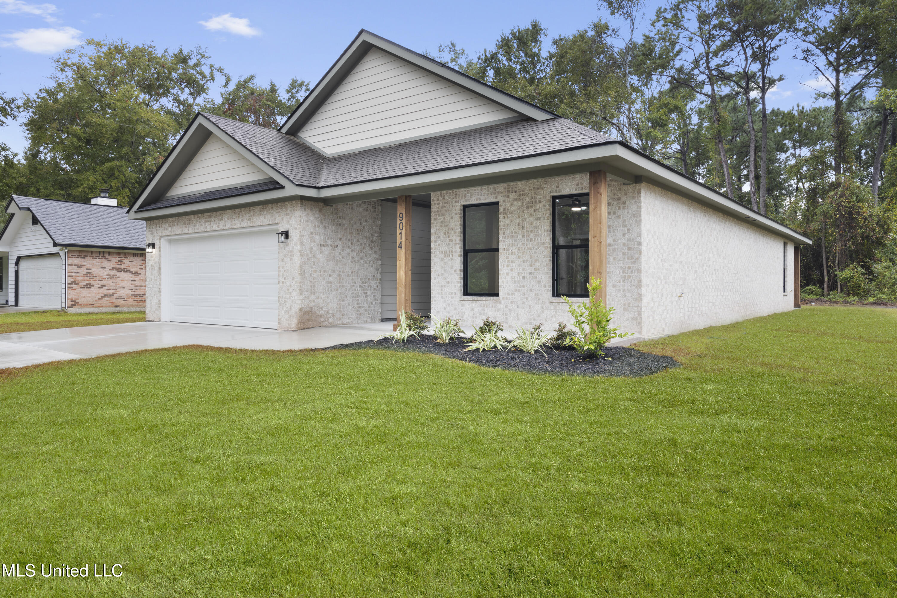 9014 Old Walnut Road Ocean Springs, MS 39564 - Photo 2 of 33 002 (6)